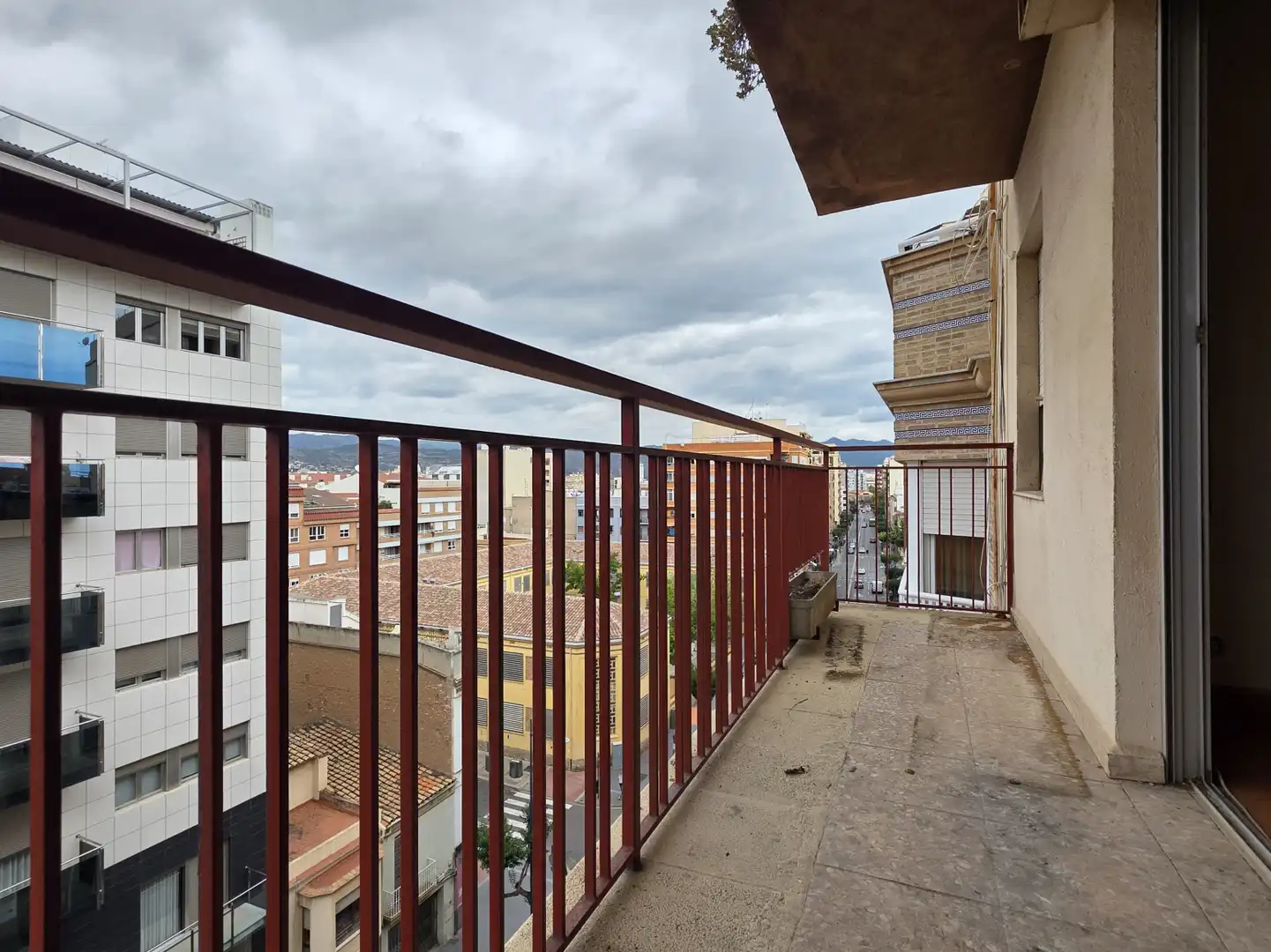 Terraza de Piso en venta en Castellón de la Plana / Castelló de la Plana con Balcón