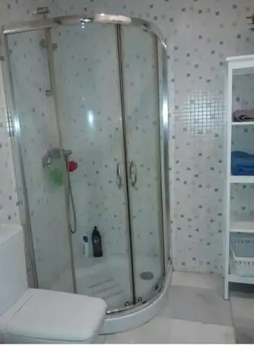 Bathroom of Flat for rent in Algeciras  with Air Conditioner and Furnished