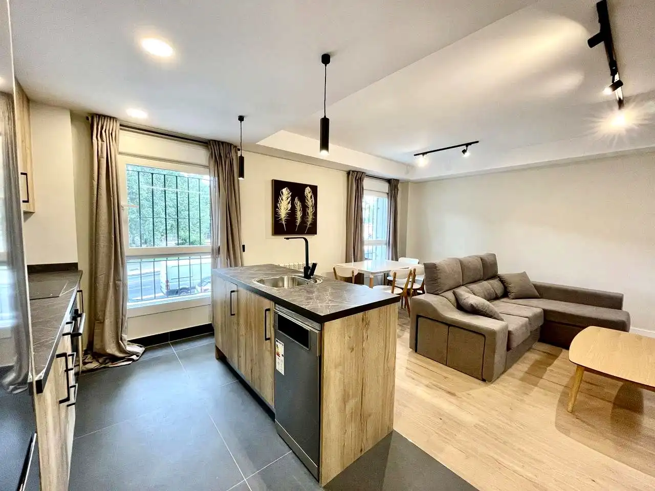 Sala d'estar de Apartament de lloguer en Madrid amb Aire condicionat, Calefacció i Moblat