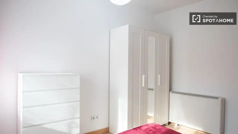 Habitación de Piso de alquiler en Alcalá de Henares con Aire acondicionado, Calefacción y Amueblado
