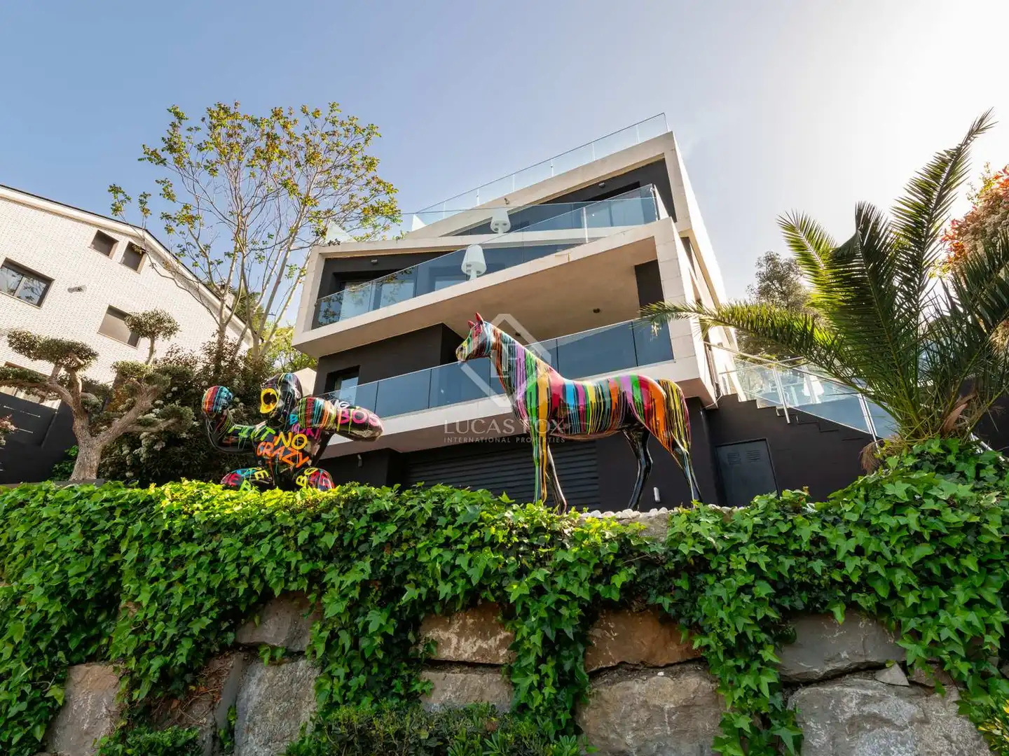 Vista exterior de Casa o chalet en venta en Sant Cugat del Vallès con Aire acondicionado, Calefacción y Jardín privado