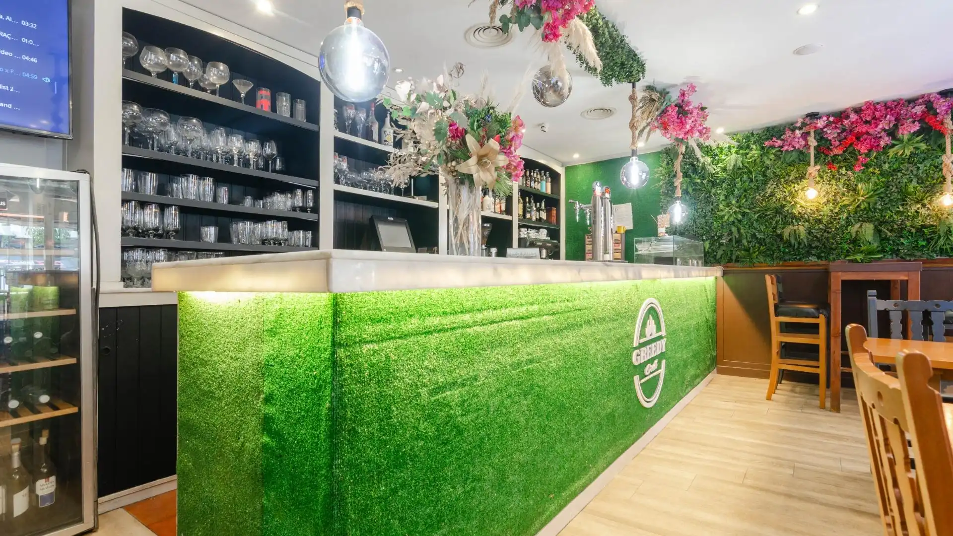 Local en traspaso en Oviedo  con Aire acondicionado