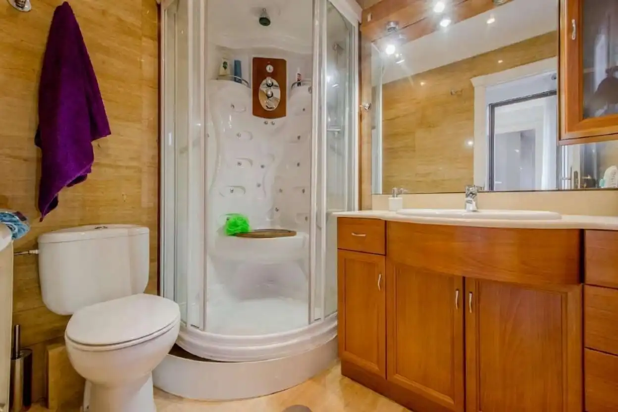 Baño de Casa adosada en venta en Alcobendas con Aire acondicionado, Calefacción y Jardín privado