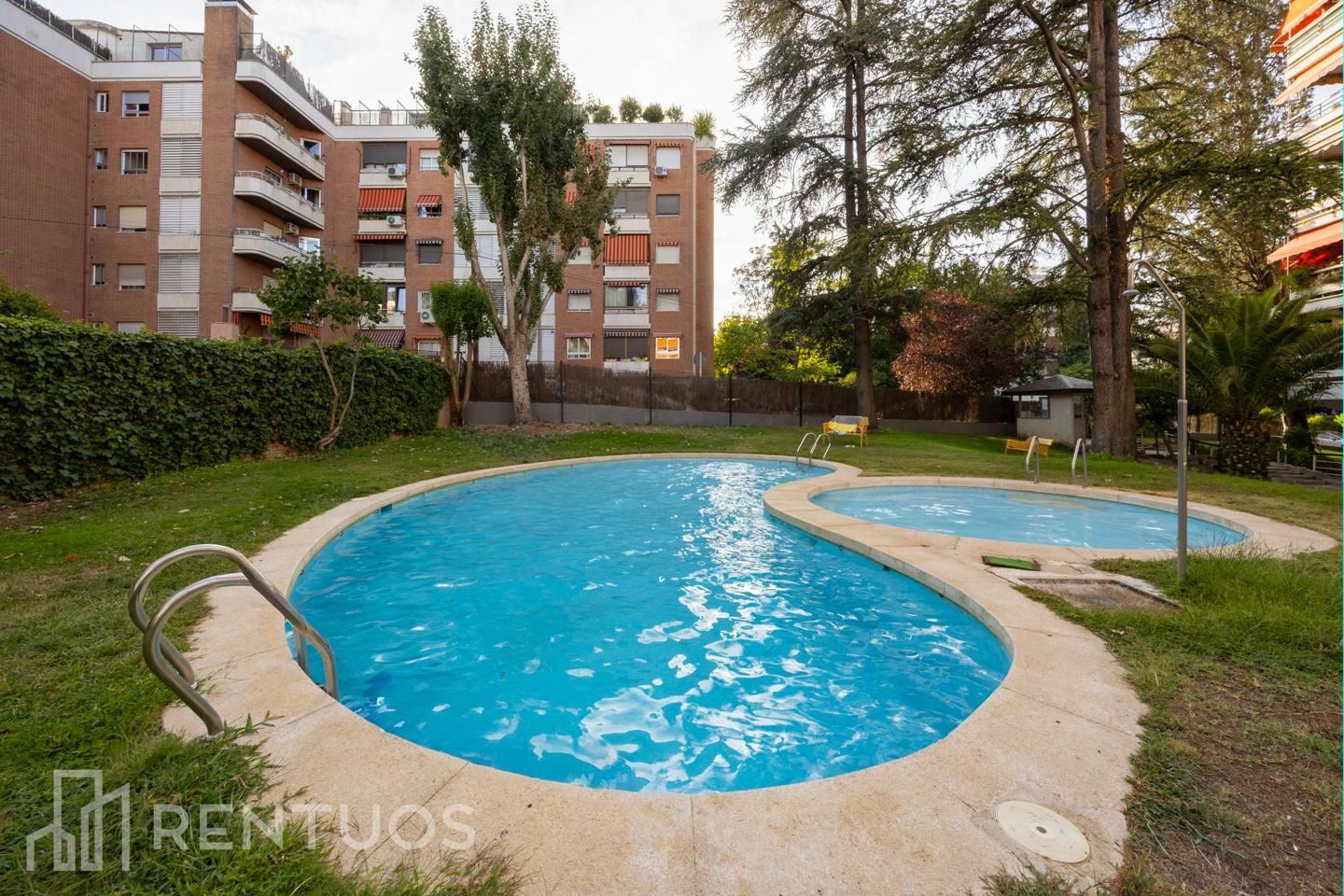Piscina de Pis de lloguer en  Madrid Capital amb Aire condicionat, Calefacció i Moblat