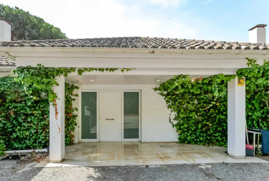 House with pool for sale in Avinguda Rocaferrera, imagen 2