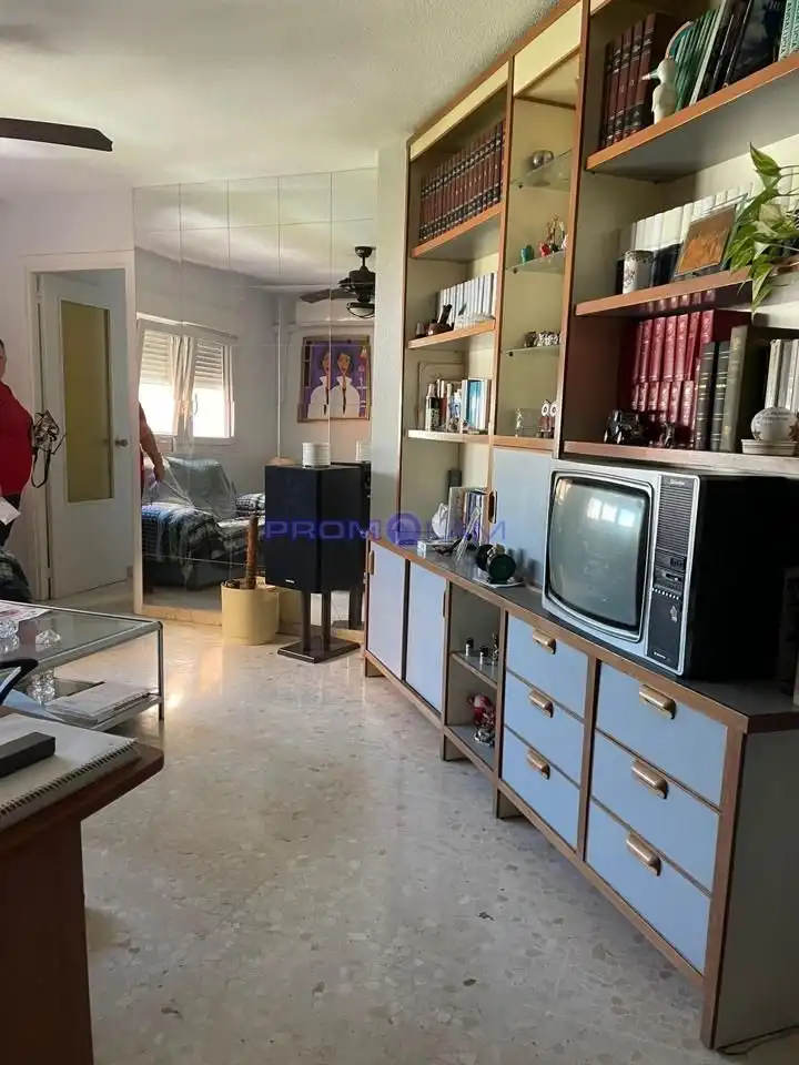 Sala d'estar de Pis en venda en Sevilla amb Aire condicionat