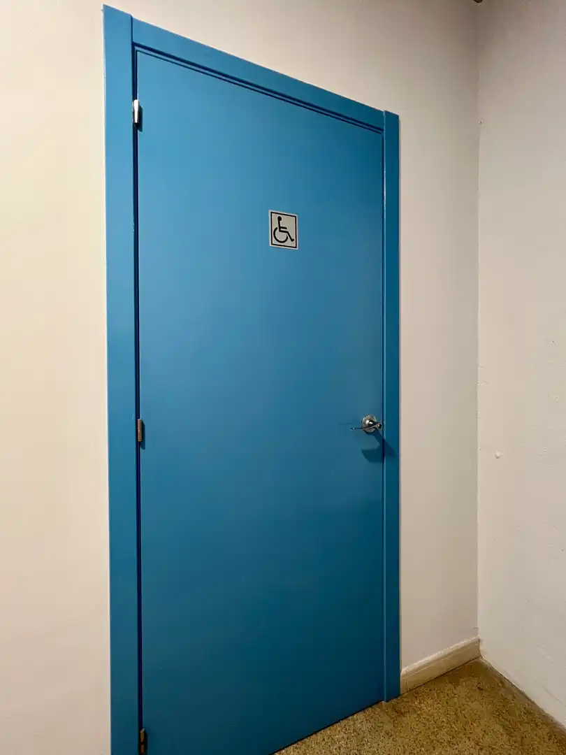 Baño de Oficina de alquiler en Reus con Aire acondicionado, Internet y Alarma