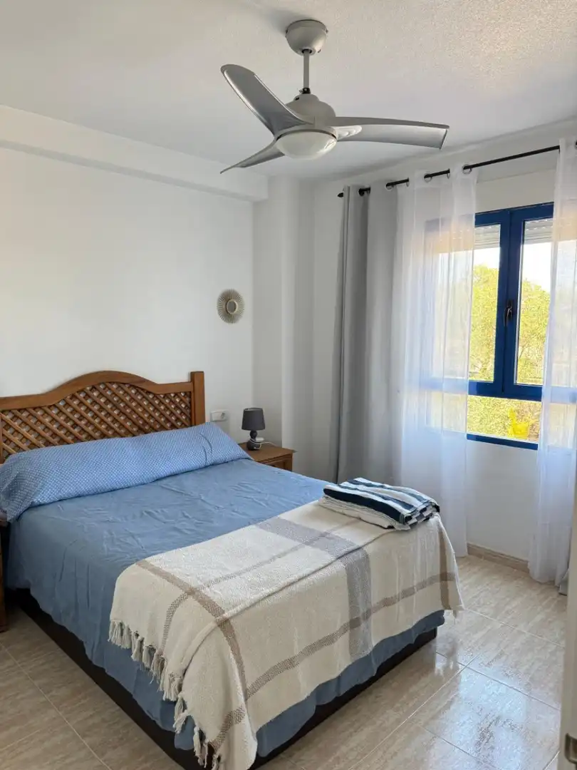 Dormitori de Apartament de lloguer en Orihuela amb Aire condicionat, Calefacció i Terrassa