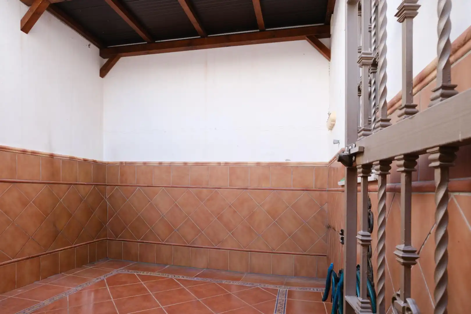 Einfamilien-Reihenhaus zum Verkauf in La Algaba mit Klimaanlage, Heizung und Terrasse