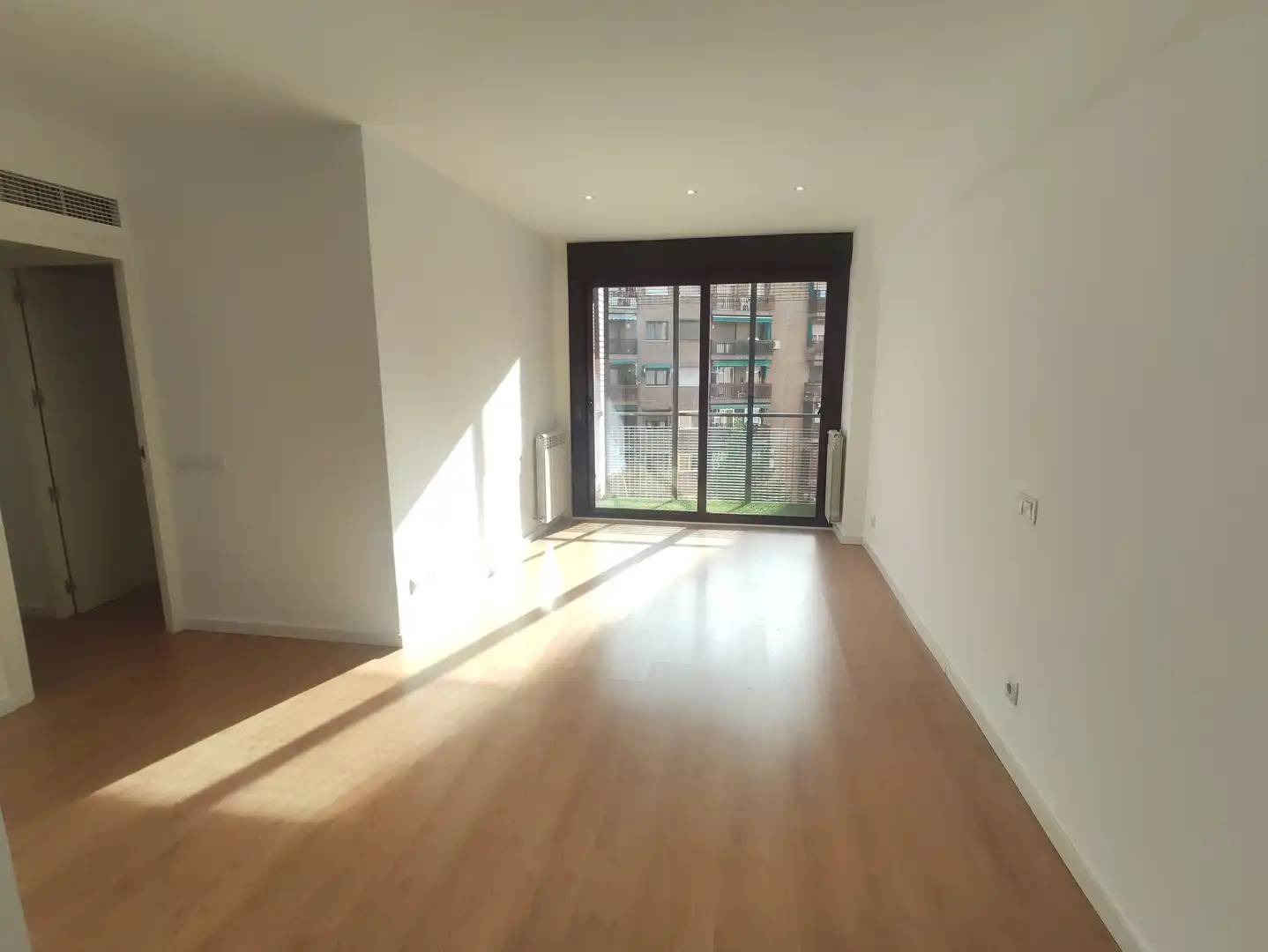 Sala d'estar de Pis de lloguer en Madrid amb Aire condicionat, Calefacció i Jardí privat