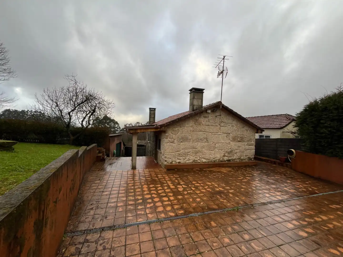 Vista exterior de Casa o xalet en venda en Covelo amb Calefacció, Jardí privat i Traster