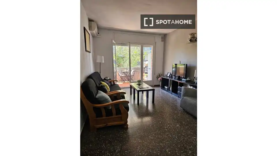 Exterior view of Flat for rent in L'Hospitalet de Llobregat  with Air Conditioner, Heating and Furnished