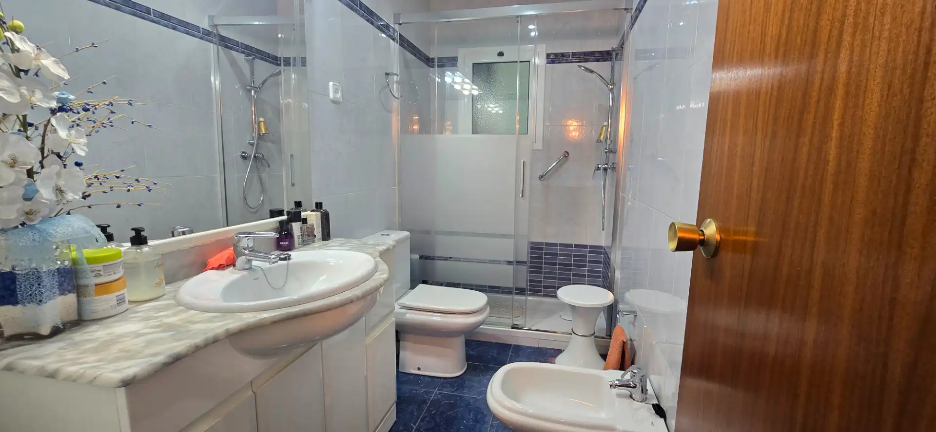 Baño de Piso en venta en Santa Coloma de Gramenet con Aire acondicionado, Calefacción y Horno