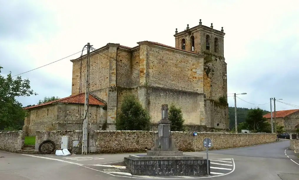 Vista exterior de Casa adosada en venta en Bárcena de Cicero con Balcón