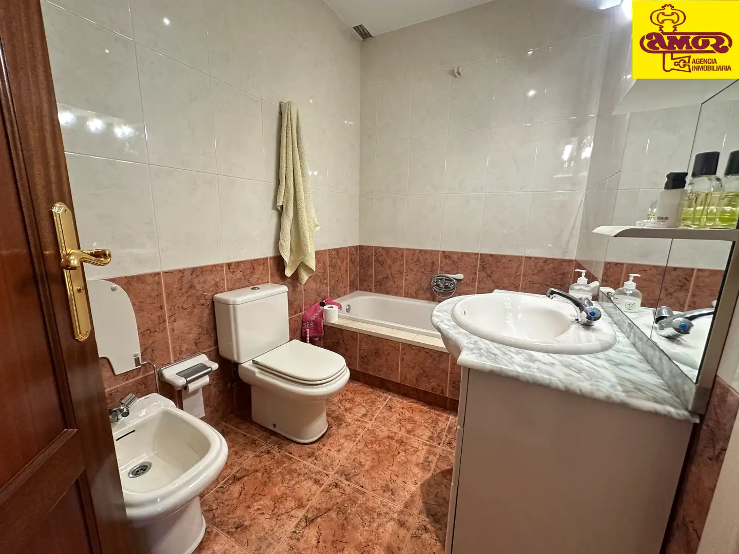Bany de Casa o xalet en venda en Santiago de Compostela  amb Calefacció, Jardí privat i Terrassa