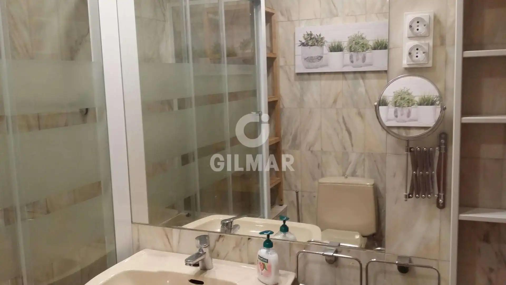 Bany de Pis en venda en Madrid amb Calefacció i Balcó