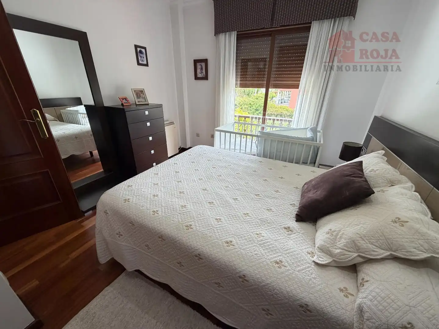 Dormitori de Casa adosada en venda en Cangas  amb Calefacció, Parquet i Traster