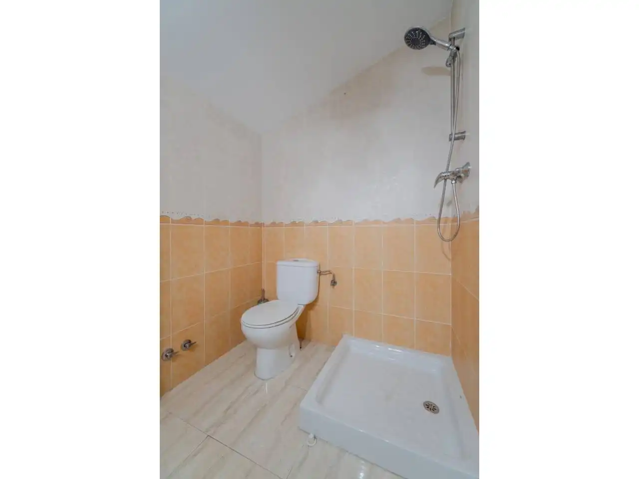 Bathroom of Flat for sale in Girona  with Heating, Parquet flooring and Storage room