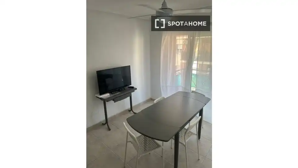 Habitación de Piso de alquiler en Valencia con Aire acondicionado, Calefacción y Amueblado