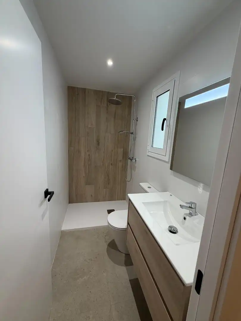 Baño de Piso en venta en Sabadell con Aire acondicionado, Calefacción y Terraza