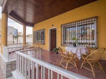 Villa con giardino in vendita a Calle García Morato 1