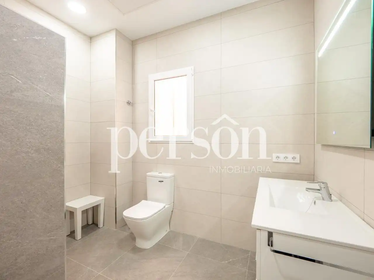 Baño de Piso de alquiler en Valencia con Aire acondicionado, Calefacción y Amueblado