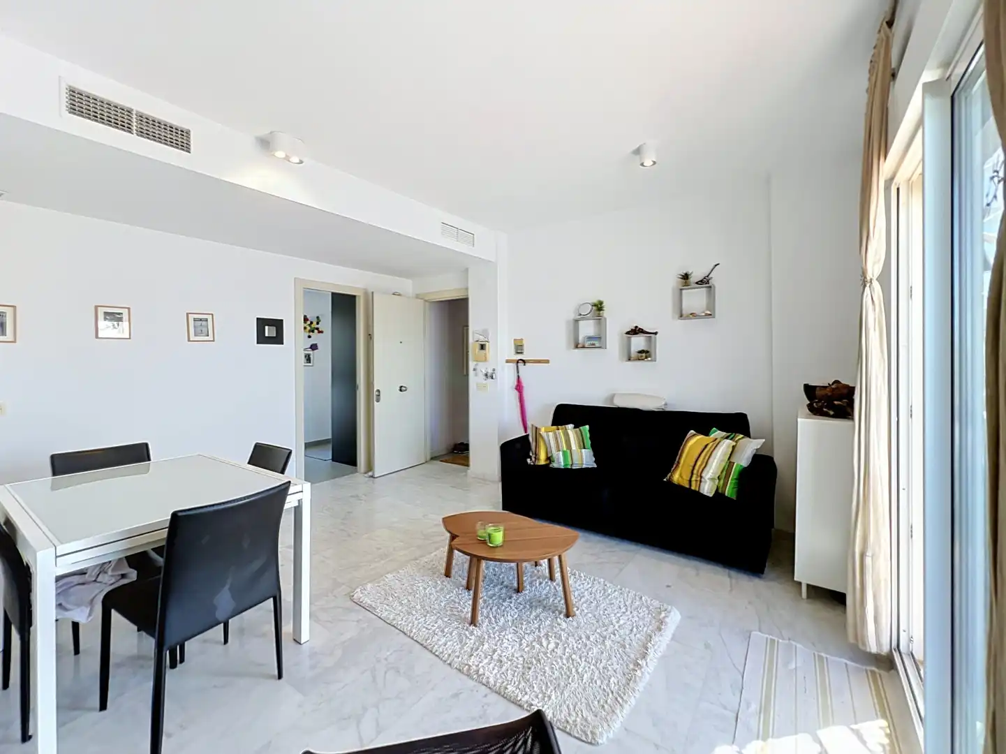 Sala de estar de Ático en venta en Estepona con Aire acondicionado, Terraza y Piscina
