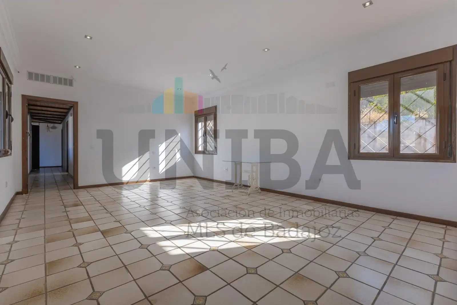 Sala d'estar de Casa o xalet en venda en Badajoz amb Aire condicionat, Jardí privat i Piscina