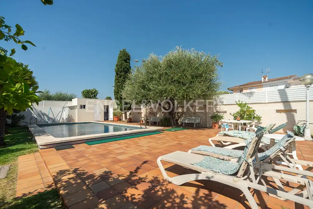 Piscina de Casa o xalet en venda en Benicasim / Benicàssim amb Calefacció, Jardí privat i Terrassa