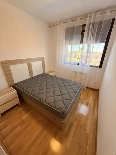 Habitación de Ático de alquiler en Yebes con Aire acondicionado, Calefacción y Amueblado