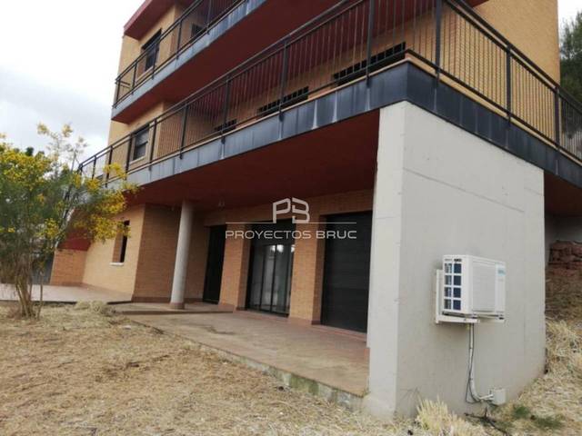 Casa-chalet en Venta en Corbera de Llobregat