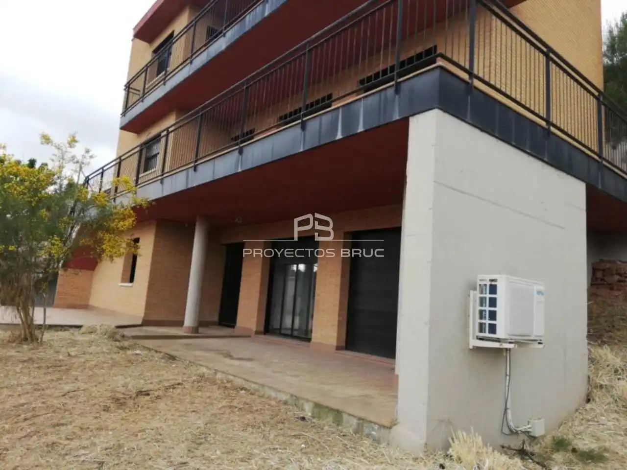 Villa mit Garten zum Verkauf in Corbera de Llobregat