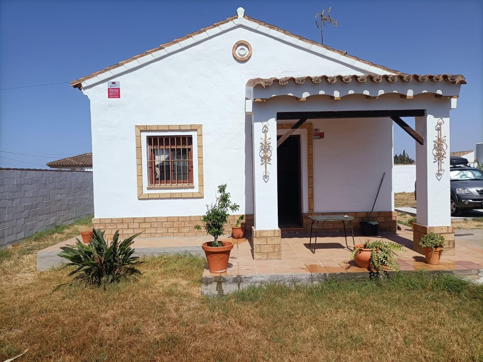 Exterior view of House or chalet for sale in Chiclana de la Frontera  with Air Conditioner, Private garden and Storage room
