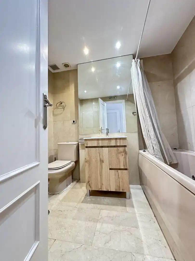Baño de Casa o chalet en venta en Madrid con Aire acondicionado, Jardín privado y Parquet