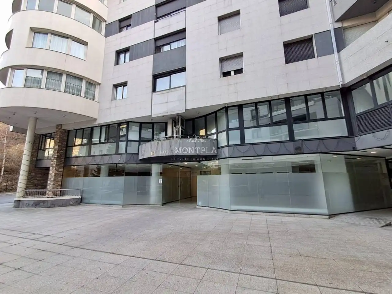 Locale commerciale in affitto a Les Escaldes