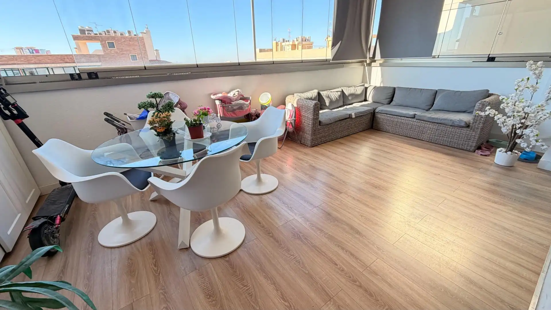 Wohnzimmer von Dachboden zum Verkauf in Elche / Elx mit Heizung, Terrasse und Abstellraum