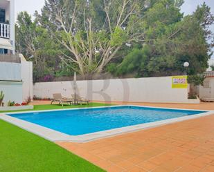 Piscina de Apartament en venda en Sant Antoni de Portmany amb Aire condicionat, Jardí privat i Piscina