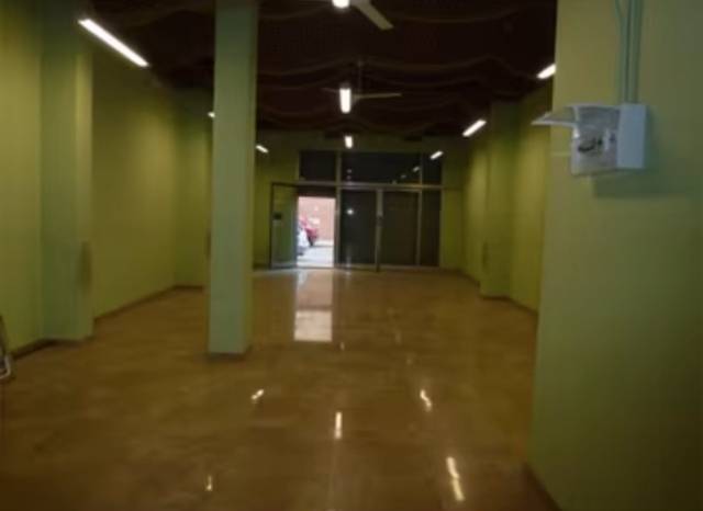 Local comercial en Alquiler en Torrefiel