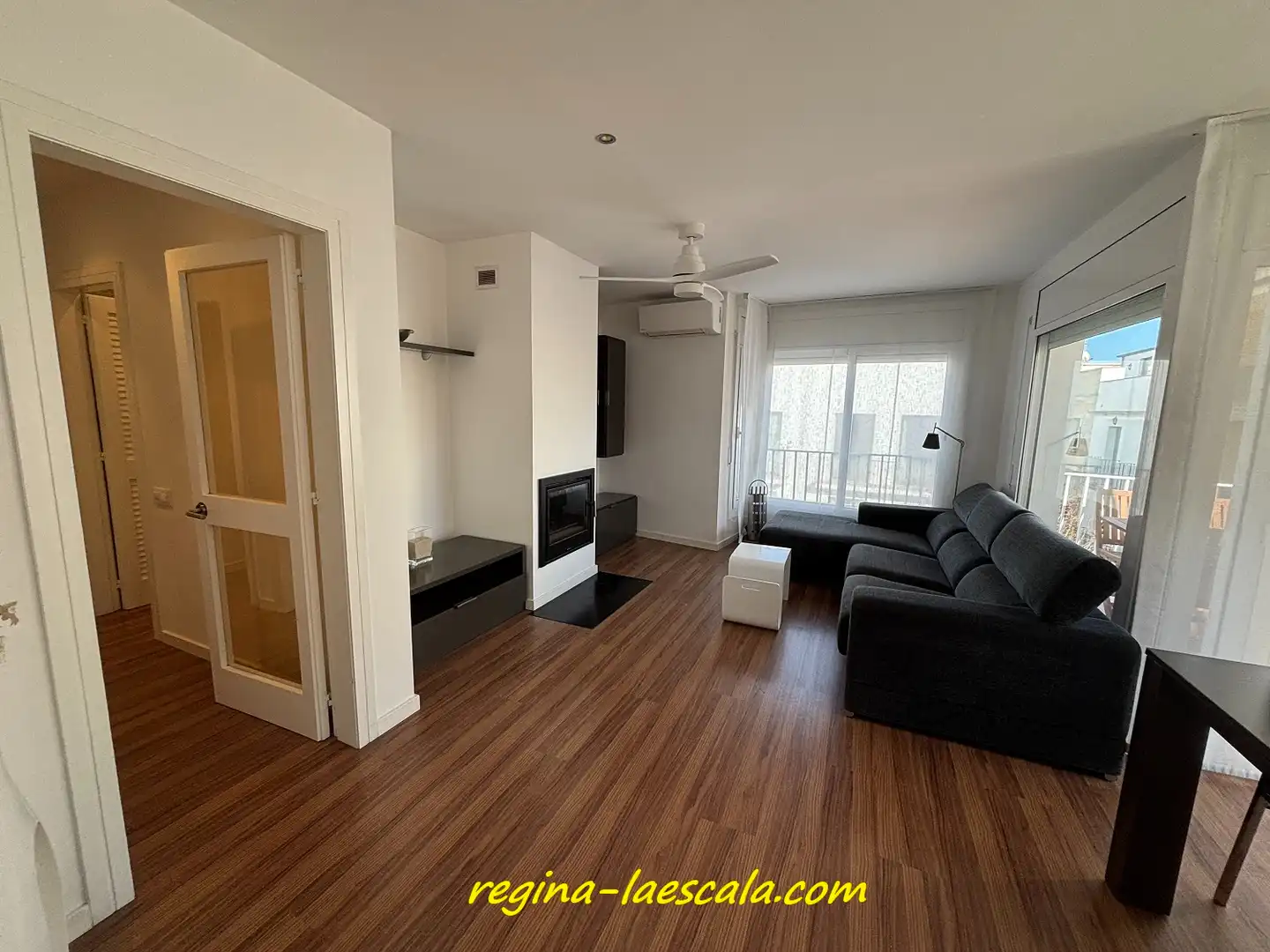 Living room of Flat for sale in L'Escala  with Heating, Parquet flooring and Terrace