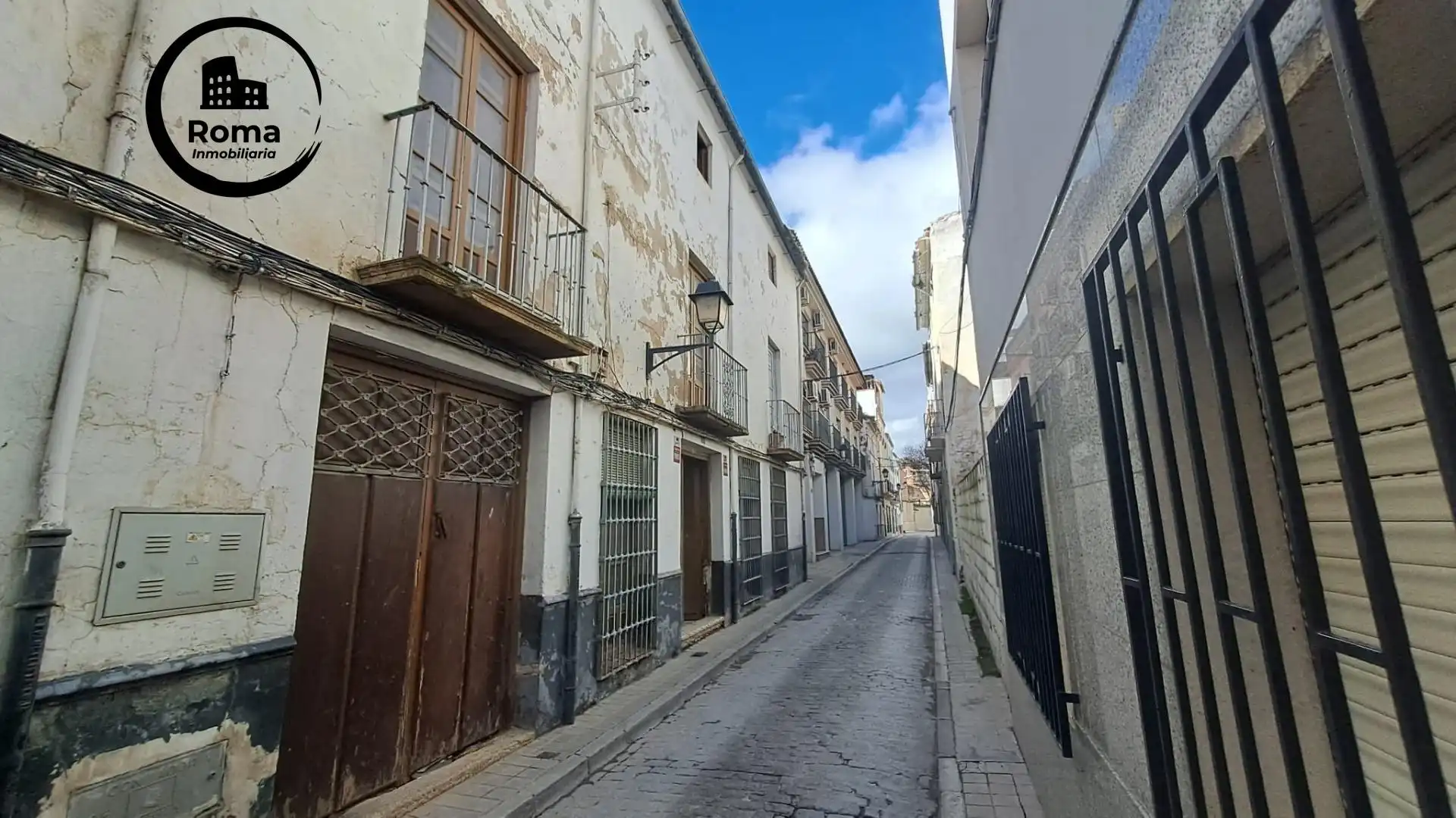 Vista exterior de Casa adosada en venda en Loja amb Terrassa