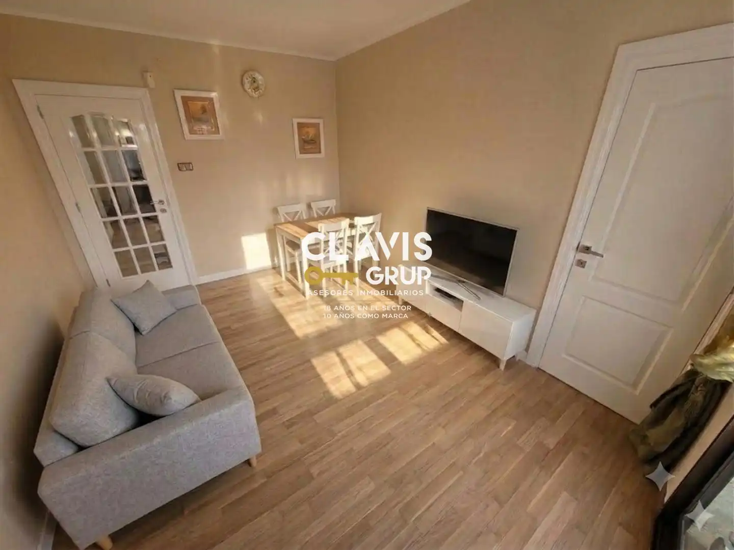 Sala de estar de Piso en venta en Barcelona con Calefacción, Terraza y Amueblado