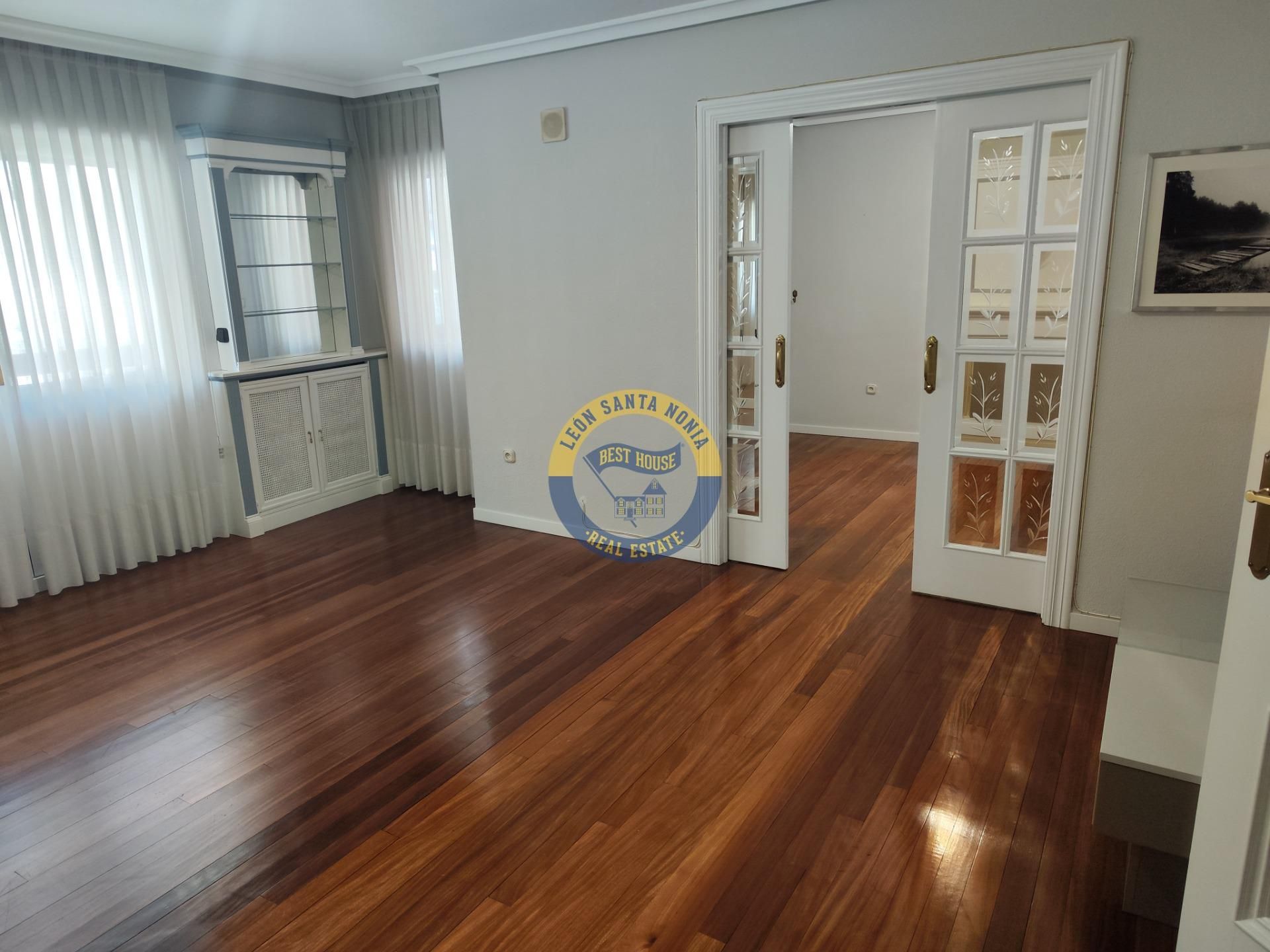 Flat to rent in León Capital   with Heating and Terrace