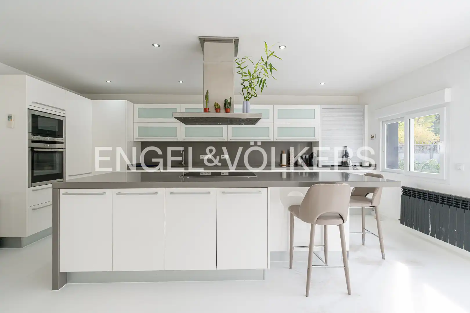 Cocina de Casa o chalet de alquiler en La Moraleja con Aire acondicionado, Calefacción y Jardín privado