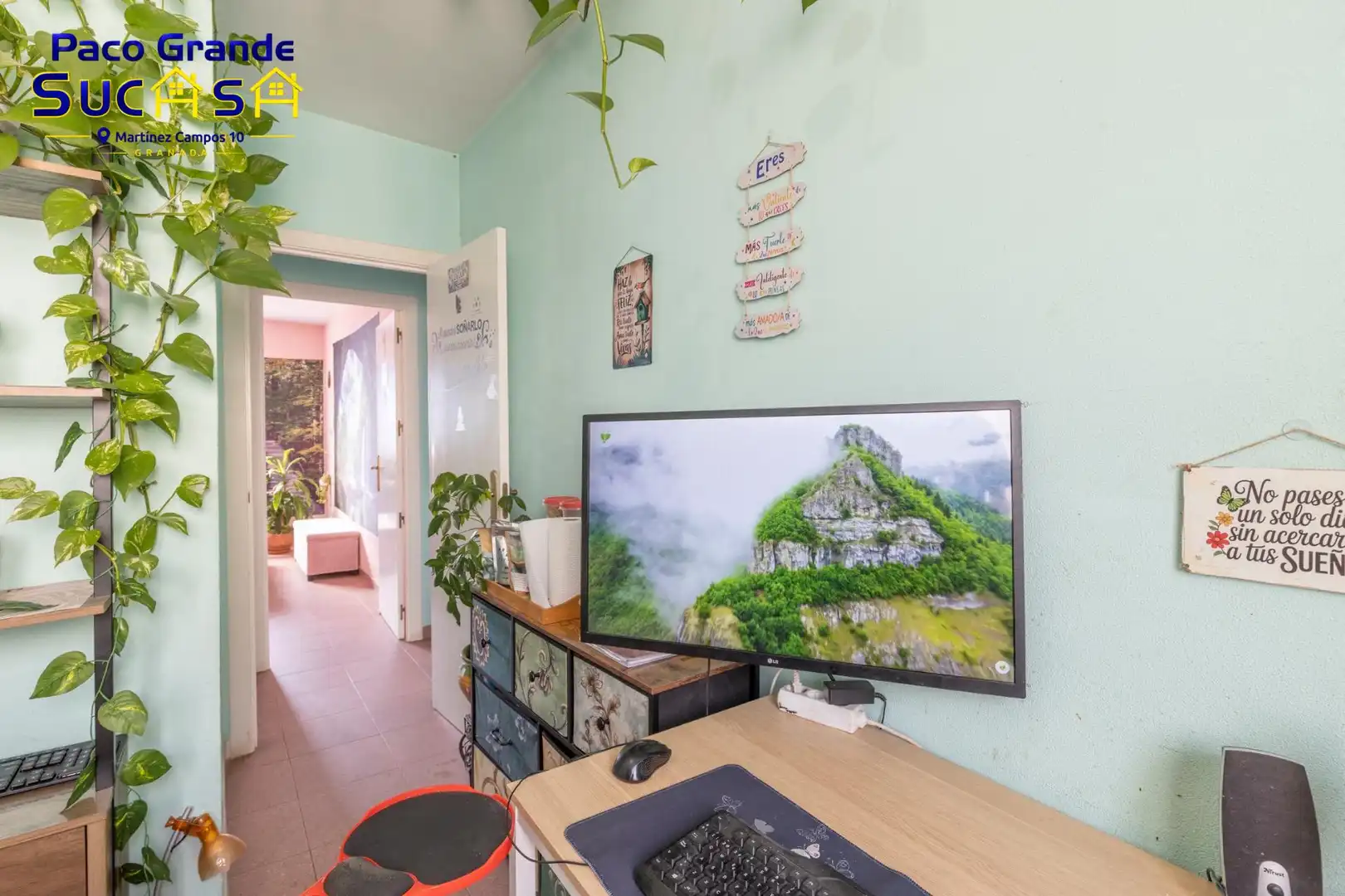Living room of Flat for sale in Granada  with Heating, Terrace and Furnished