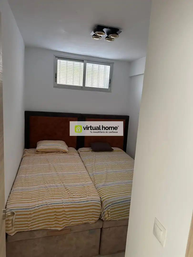 Dormitori de Apartament en venda en Benidorm amb Aire condicionat i Piscina comunitària