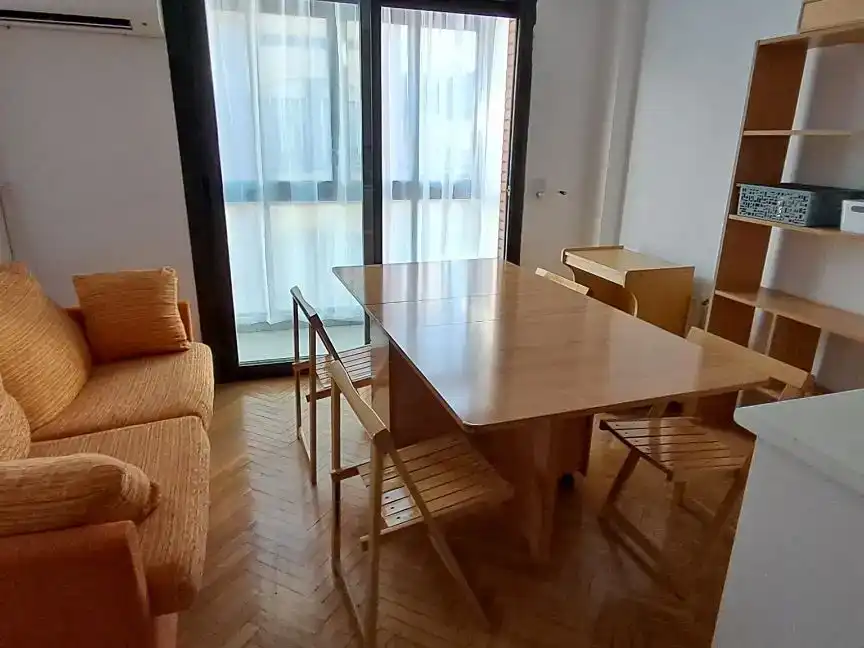 Comedor de Estudio de alquiler en Madrid con Aire acondicionado, Parquet y Amueblado