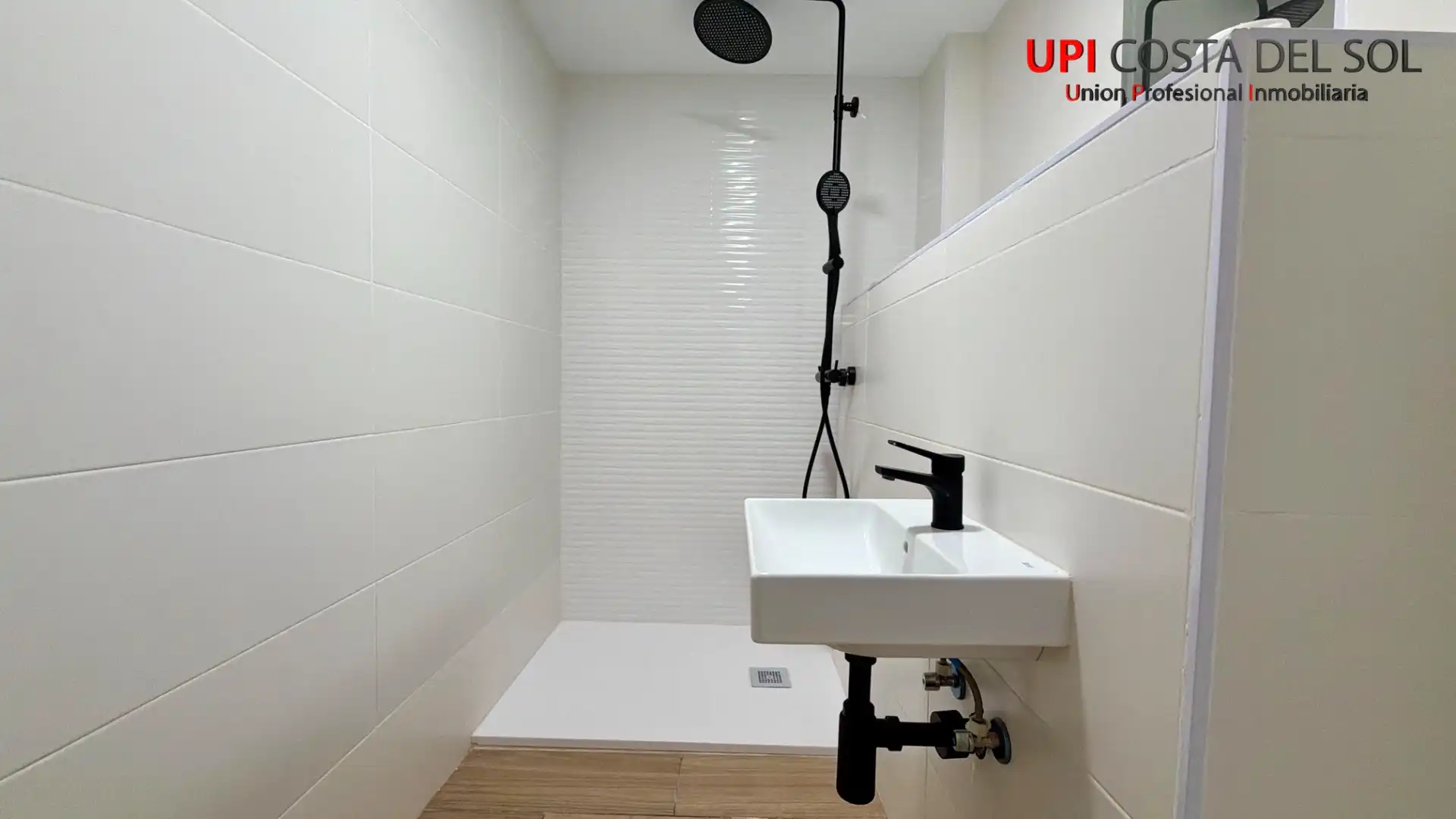Baño de Apartamento en venta en Torremolinos con Aire acondicionado, Calefacción y Horno