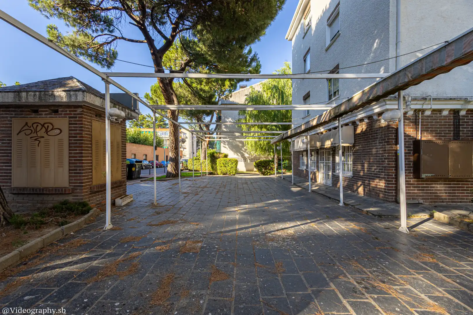 Vista exterior de Local en venda en Collado Villalba amb Aire condicionat, Calefacció i Terrassa