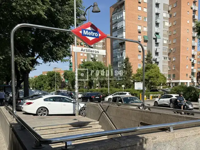 Vista exterior de Piso en venta en Madrid con Calefacción y Jardín privado