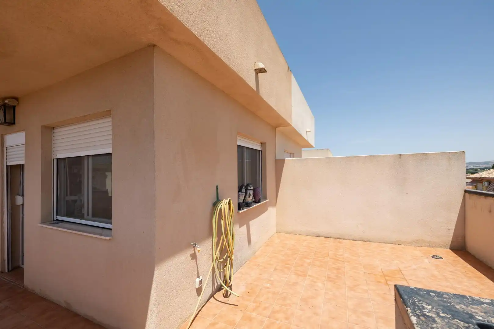 Terrassa de Casa adosada en venda en Vegas del Genil amb Aire condicionat, Calefacció i Jardí privat